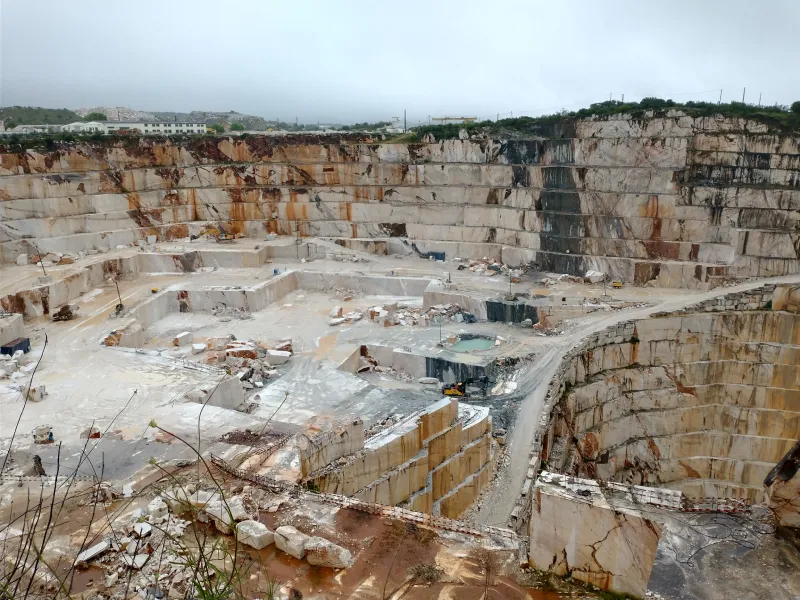 Estremoz marbles and regional geology 1