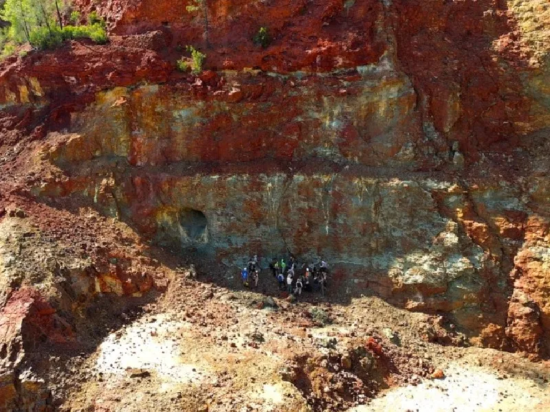 Ore deposits in the eastern Iberian Pyrite Belt 1