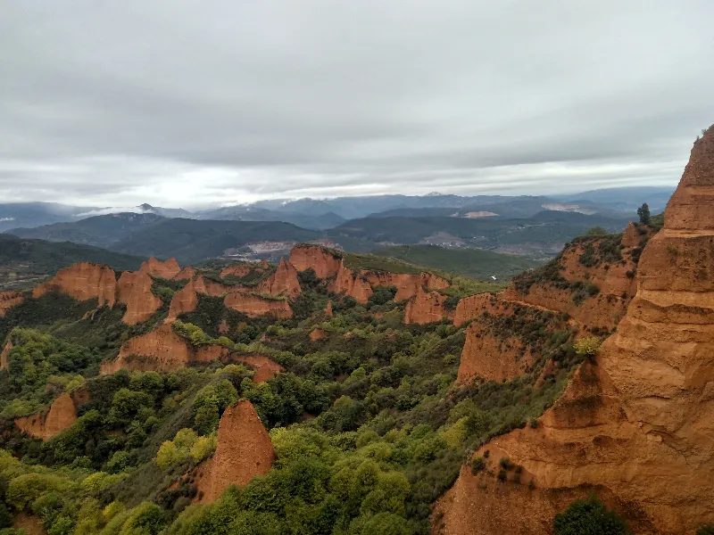 Ore deposits related with the Variscan evolution of NW Iberia